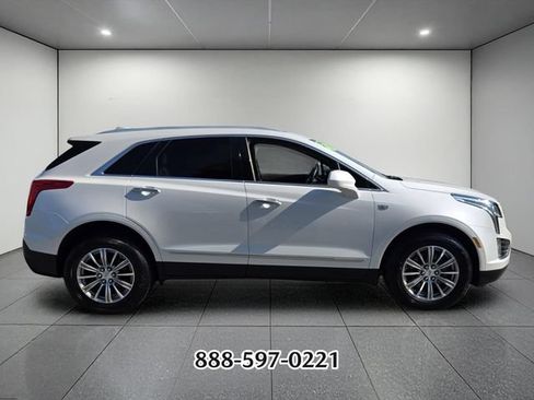 Used 2017 Cadillac XT5 Luxury w/ Driver Awareness Package FWD image 6