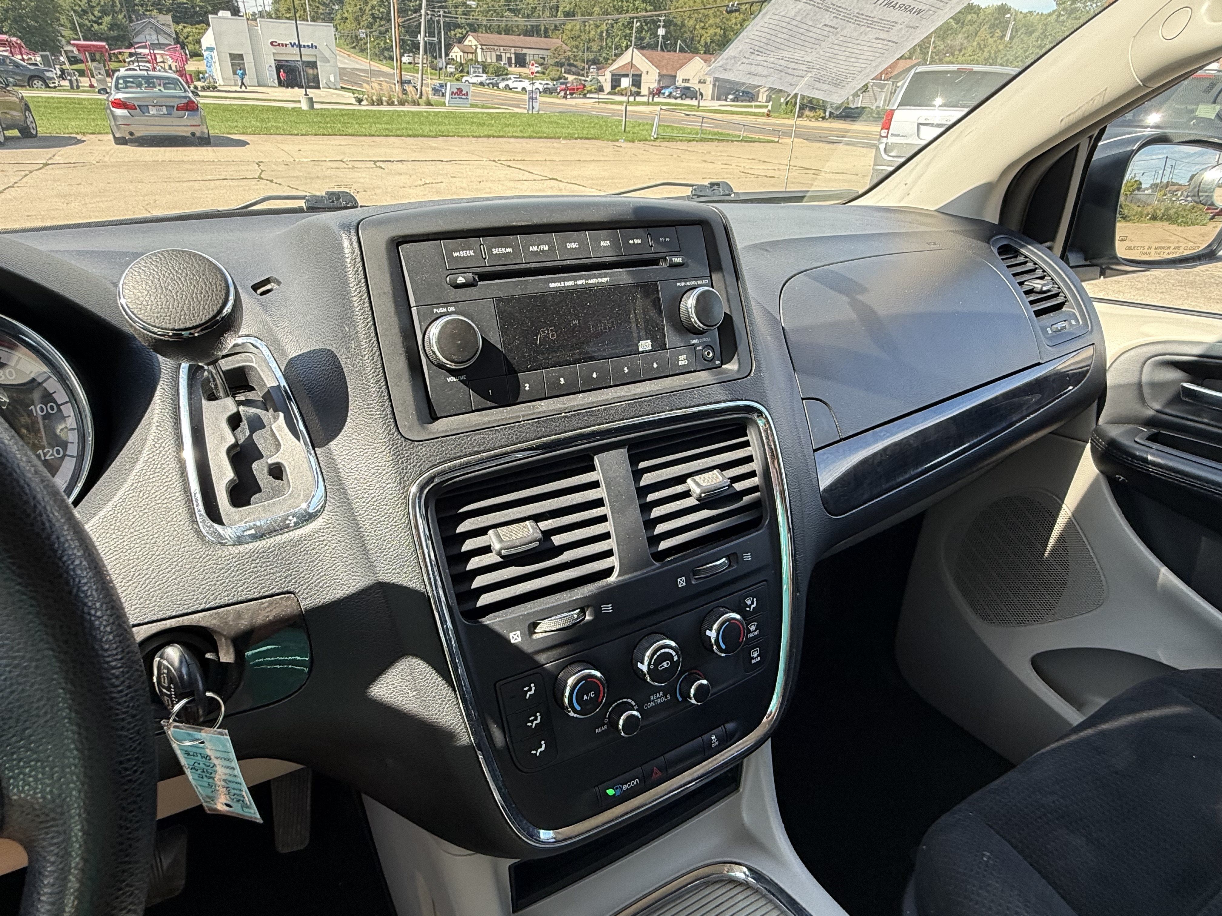 Used 2014 Dodge Grand Caravan SXT FWD image 18
