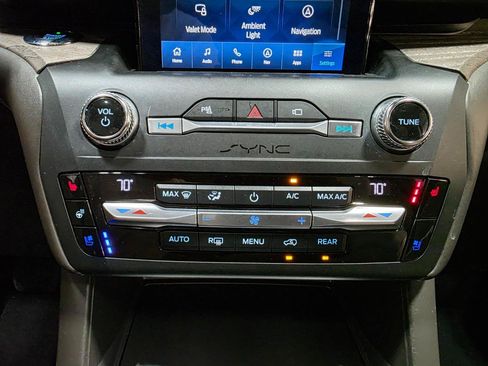 Used 2020 Ford Explorer Platinum w/ Premium Technology Package AWD/4WD image 40