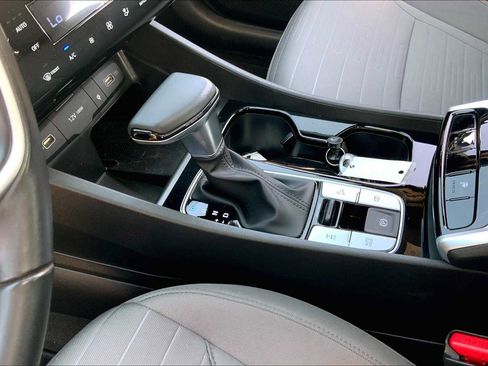 Certified 2022 Hyundai Santa Cruz SEL Premium image 17