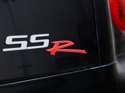 Used 2003 Chevrolet SSR w/ Preferred Equipment Group RWD image 8