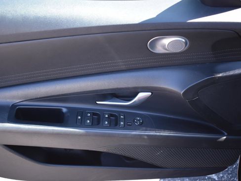 Used 2021 Hyundai Elantra SE image 20