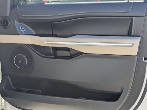 Used 2023 Ford Expedition Max Limited image 29