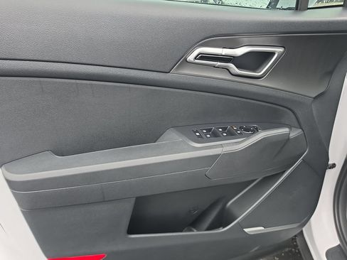 New 2026 Kia Sportage LX FWD image 17