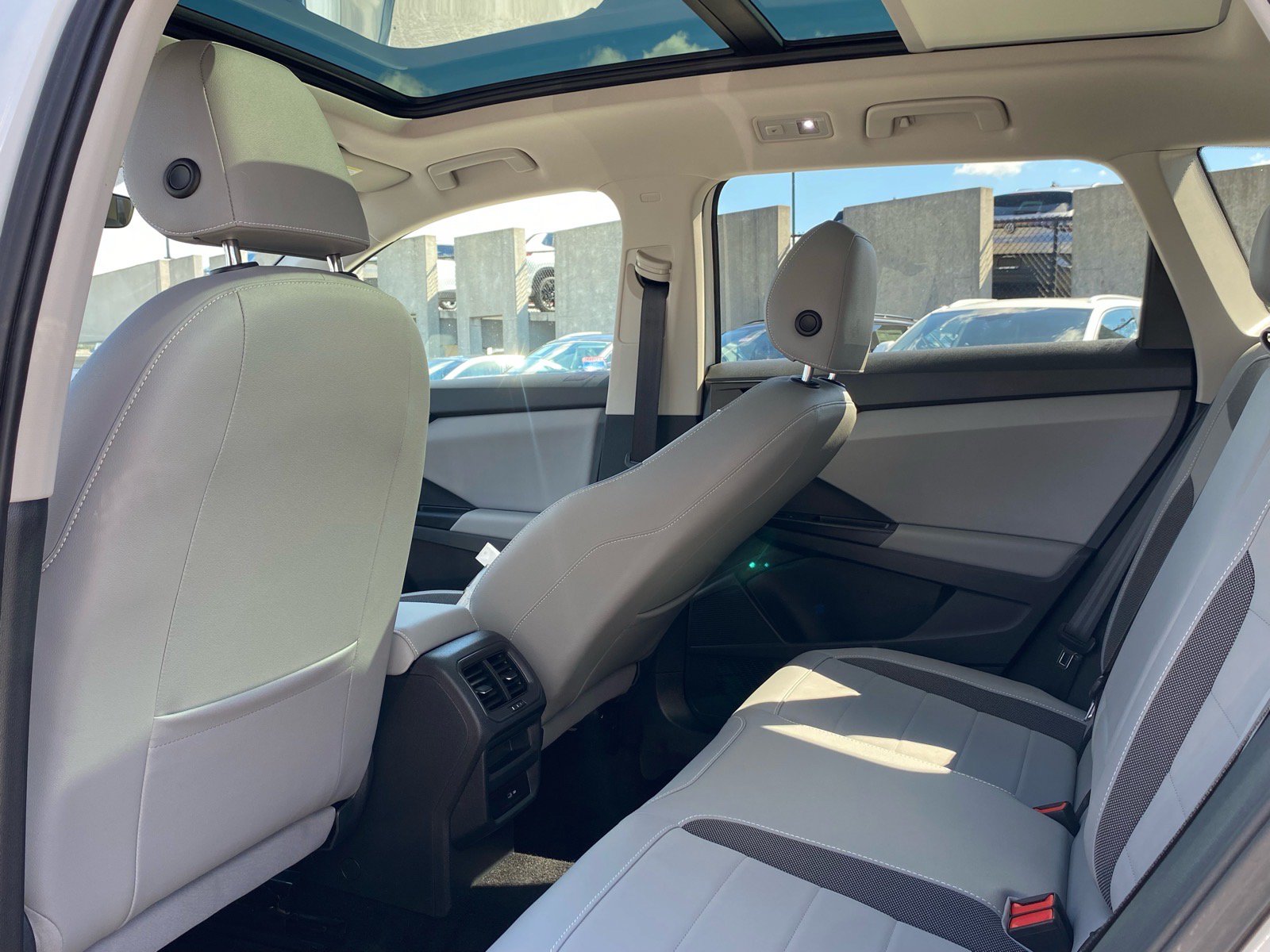 Certified 2023 Volkswagen Taos SE w/ Panoramic Sunroof Package AWD/4WD image 22