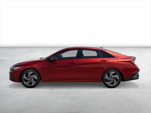 New 2025 Hyundai Elantra SEL image 3