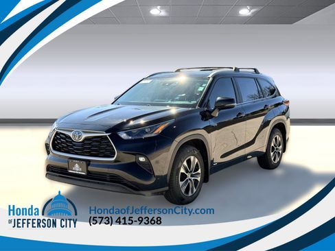 Used 2023 Toyota Highlander XLE image 1