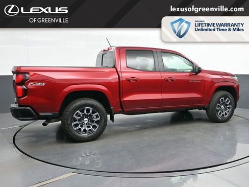 Used 2025 Chevrolet Colorado Z71 w/ Technology Package AWD/4WD image 8