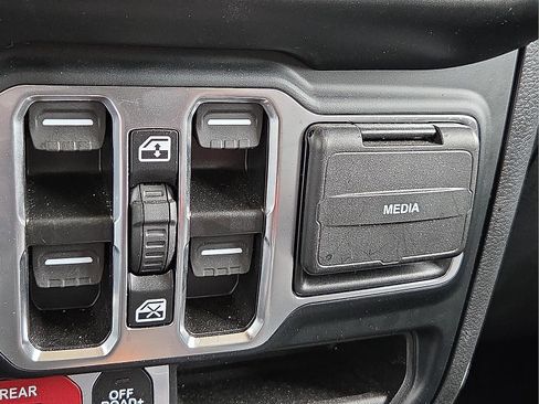 Used 2023 Jeep Gladiator Rubicon w/ LED Lighting Group image 17