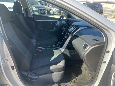 Used 2017 Hyundai Elantra GT FWD image 15