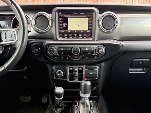 Used 2019 Jeep Wrangler Unlimited Sahara AWD/4WD image 30