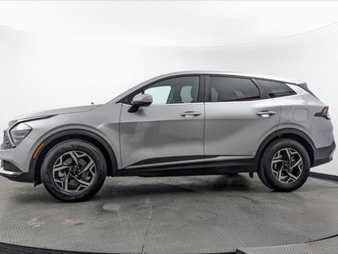Used 2024 Kia Sportage LX FWD image 3
