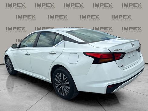 Used 2023 Nissan Altima 2.5 SV image 3