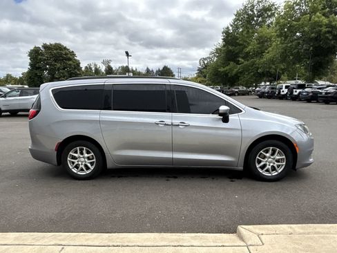 Used 2020 Chrysler Voyager Lxi FWD image 5