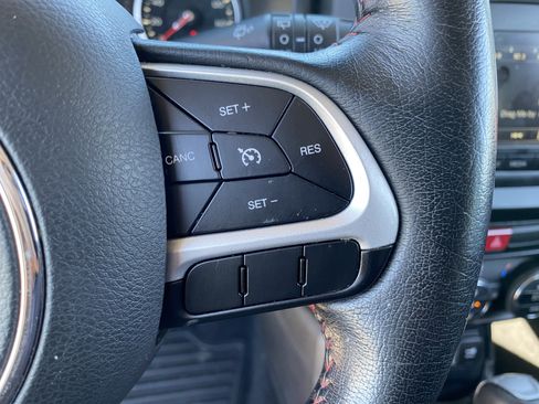 Used 2016 Jeep Renegade Trailhawk image 29