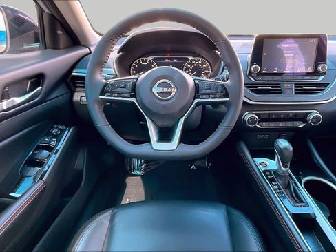 Used 2024 Nissan Altima 2.5 SR FWD image 6