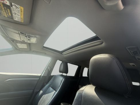 Used 2019 Toyota Highlander Limited AWD/4WD image 24