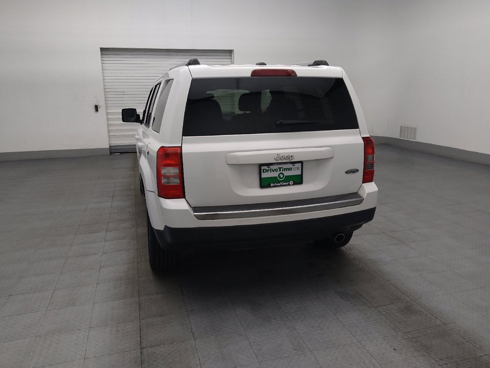 Used 2017 Jeep Patriot High Altitude FWD image 6