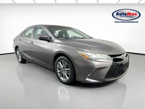 Used 2015 Toyota Camry SE w/ Moonroof Package FWD image 1