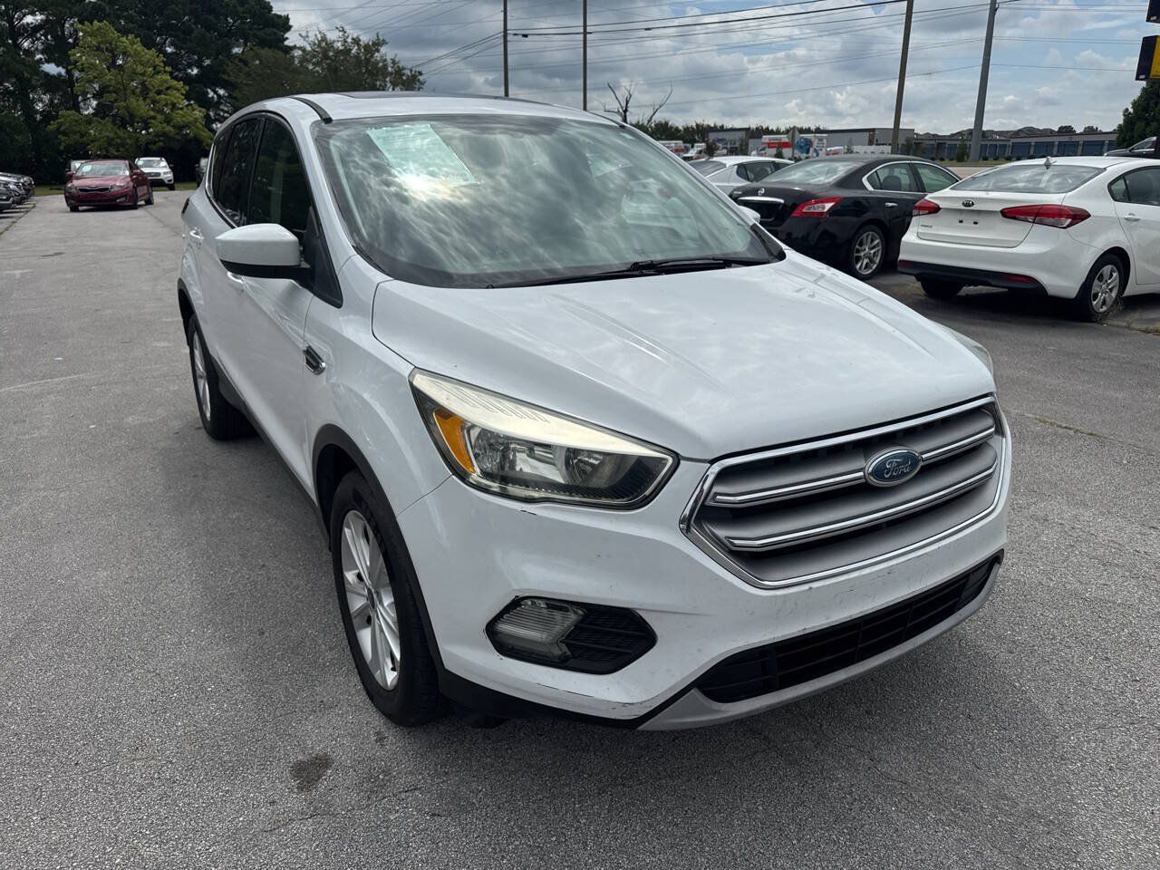 Used 2017 Ford Escape SE FWD image 3