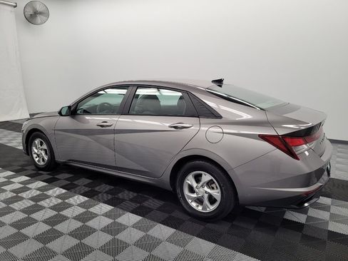 Used 2023 Hyundai Elantra SE FWD image 3
