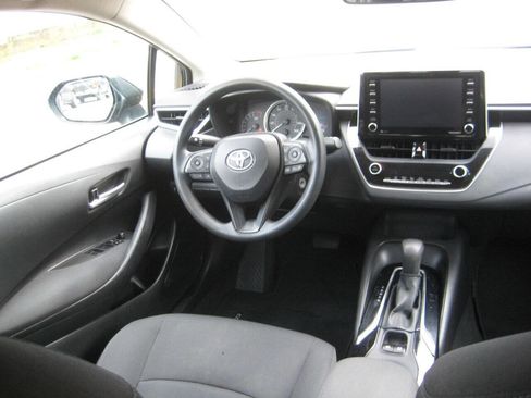 Used 2021 Toyota Corolla LE image 11