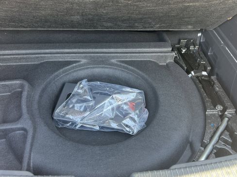 Used 2025 Volkswagen Atlas Cross Sport SE image 12