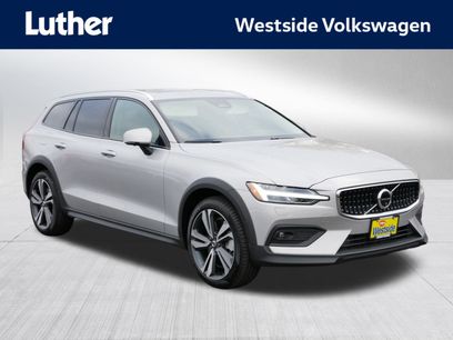 Used 2025 Volvo V60 B5 Cross Country Plus