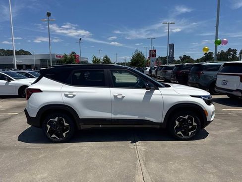 New 2026 Kia Seltos S FWD image 9