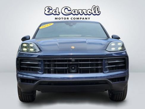 Used 2024 Porsche Cayenne AWD/4WD image 2
