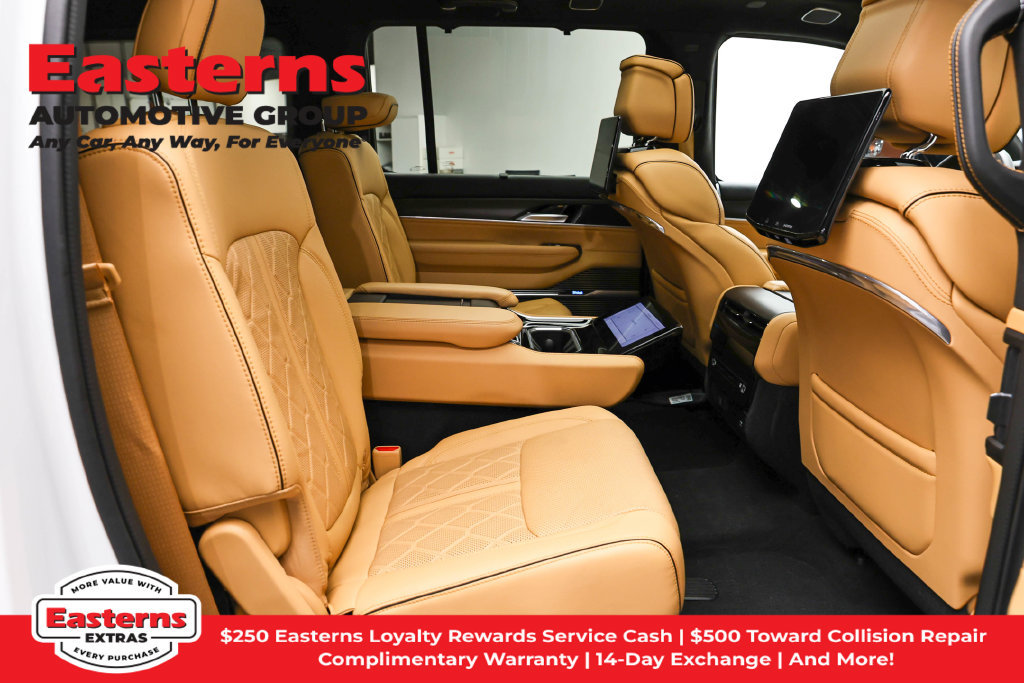 Used 2025 Jeep Grand Wagoneer Series III w/ Rear Seat Video Group 1 AWD/4WD image 27