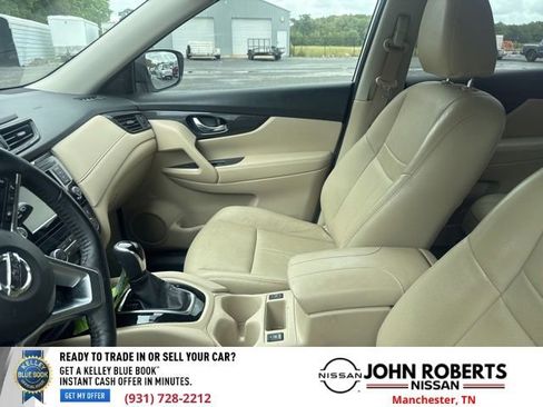 Used 2018 Nissan Rogue SV w/ Sun & Sound Touring Package FWD image 10