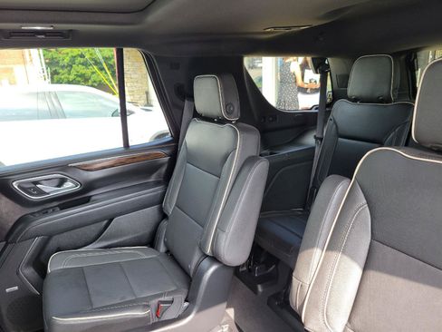 Used 2023 Chevrolet Tahoe Premier AWD/4WD image 7