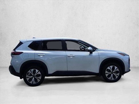 Used 2022 Nissan Rogue SV FWD image 4