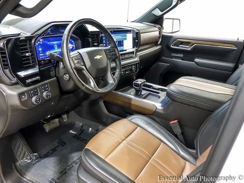 Used 2024 Chevrolet Silverado 1500 High Country w/ High Country Premium Package AWD/4WD image 12