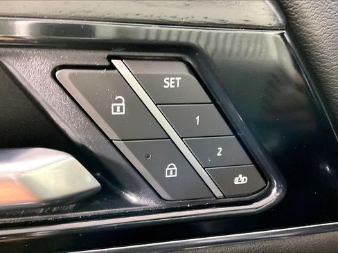 Used 2025 GMC Yukon Denali w/ Sun & Power Step Package RWD image 32