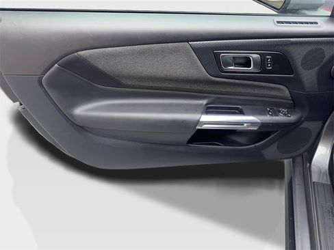 Used 2025 Ford Mustang Coupe image 30