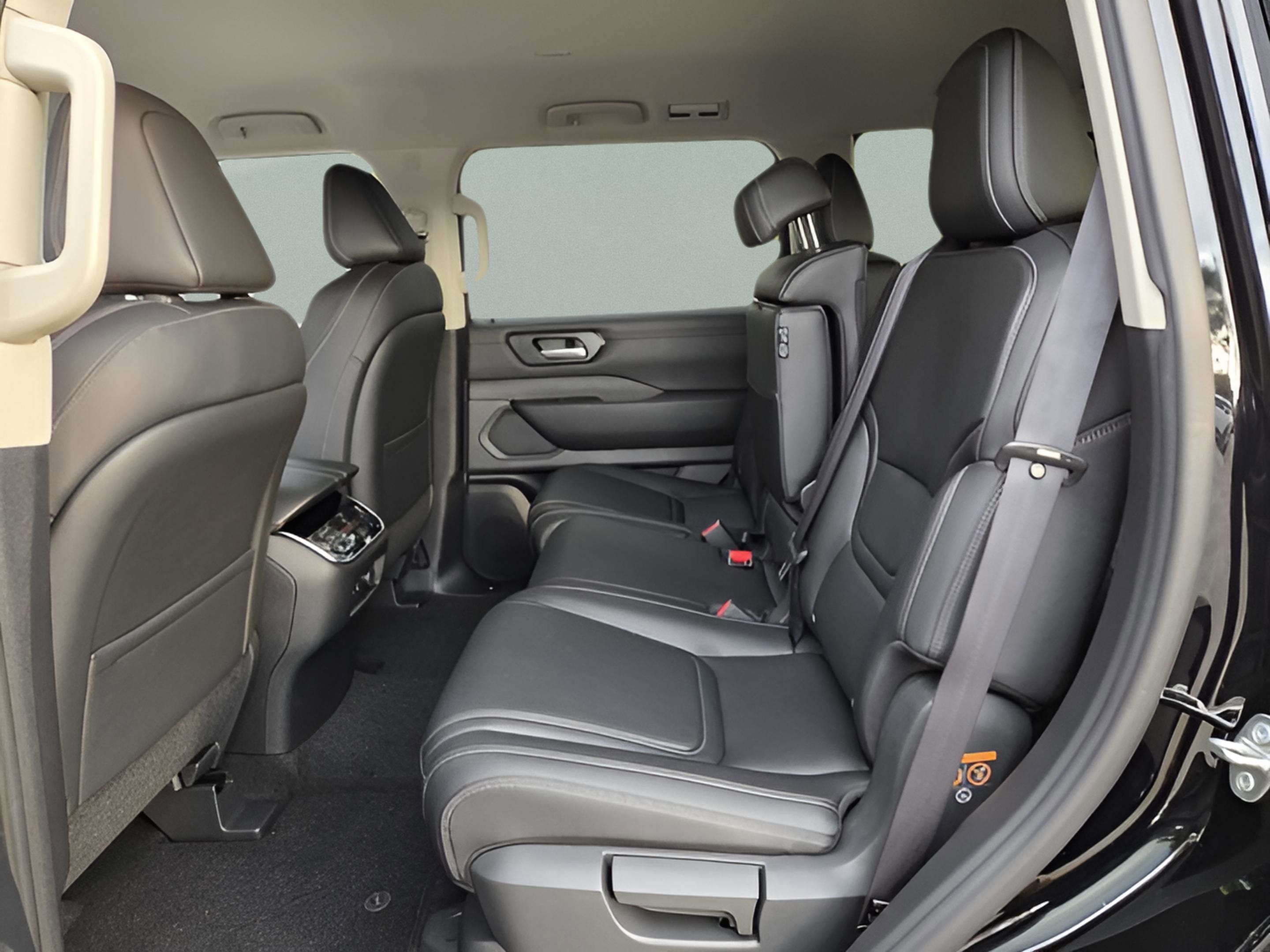 Used 2026 Nissan Armada SV RWD image 23
