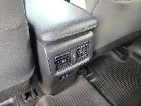 Used 2022 Toyota RAV4 XLE w/ Convenience Package FWD image 12