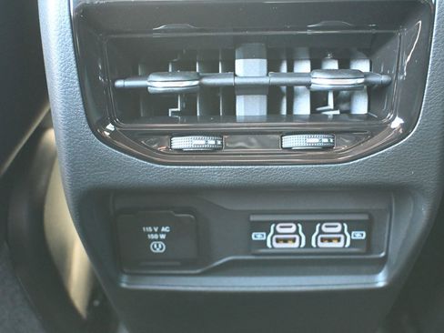 New 2025 Jeep Grand Cherokee Altitude image 21