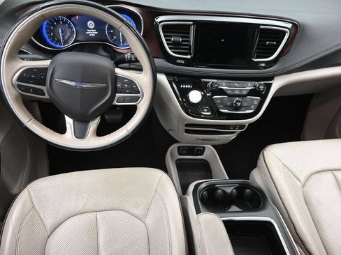 Used 2020 Chrysler Pacifica Limited FWD image 15