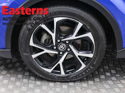 Used 2021 Toyota C-HR XLE image 32
