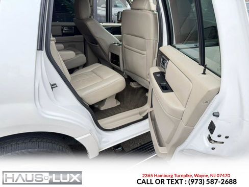 Used 2017 Lincoln Navigator Select image 19