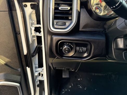 Used 2024 RAM 2500 Laramie AWD/4WD image 16