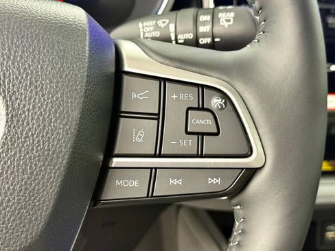 Used 2026 Toyota Highlander Platinum image 26