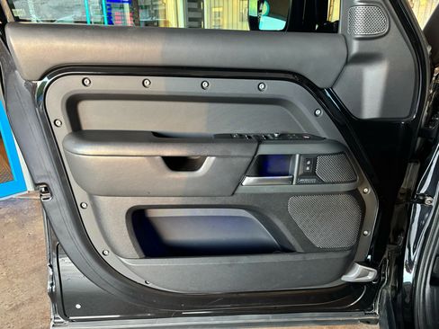 Used 2020 Land Rover Defender 110 X image 21