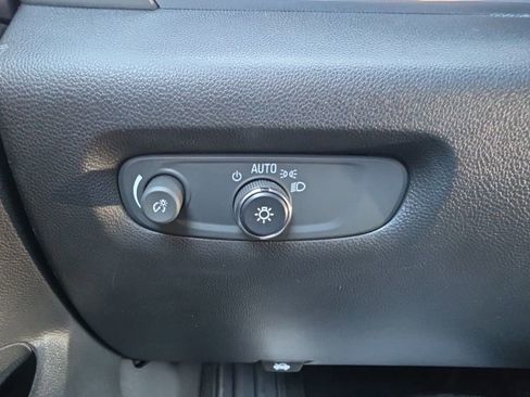 Used 2023 Chevrolet Traverse LT FWD image 10