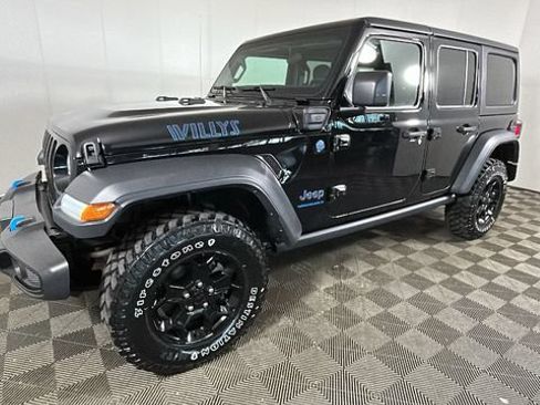 Used 2023 Jeep Wrangler Unlimited w/ Cold Weather Group AWD/4WD image 6