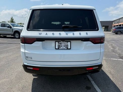 Used 2024 Jeep Wagoneer Base w/ Convenience Group I image 5