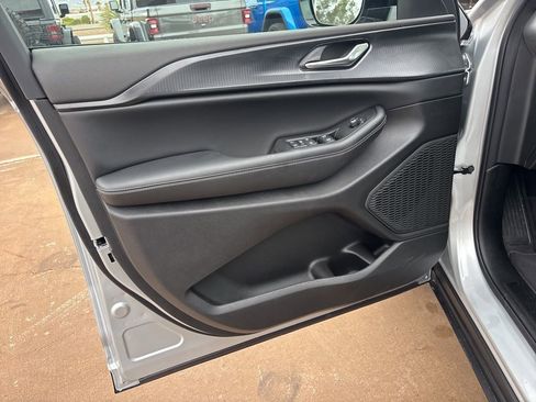 New 2025 Jeep Grand Cherokee L Altitude RWD image 13